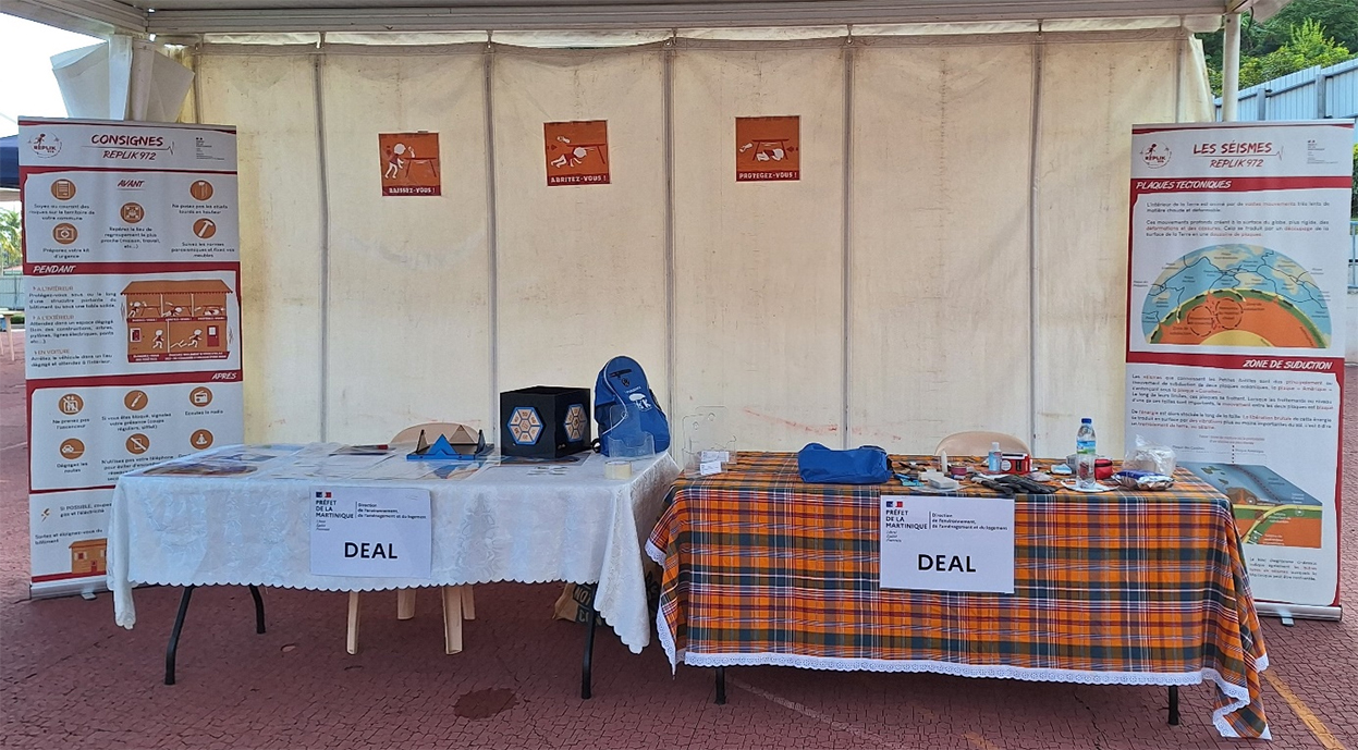 Photo 1 : Deux stands tenus par la DEAL au Lorrain 