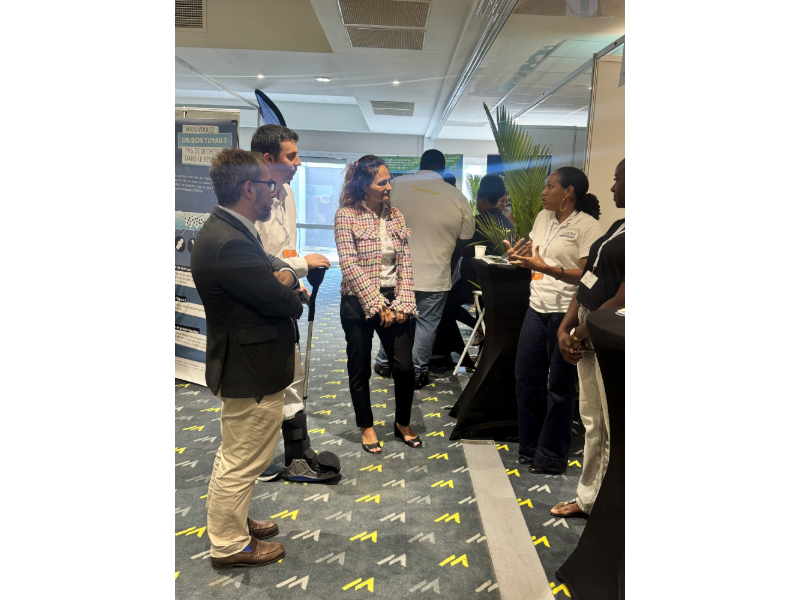 Etienne DESPLANQUES, Préfet de la Martinique, Stéphanie MATHEY, Directrice de la DEAL et Philippe MARAVAL, Directeur adjoint de la DEAL en charge du logement étaient présents aux côtés des exposants du salon.